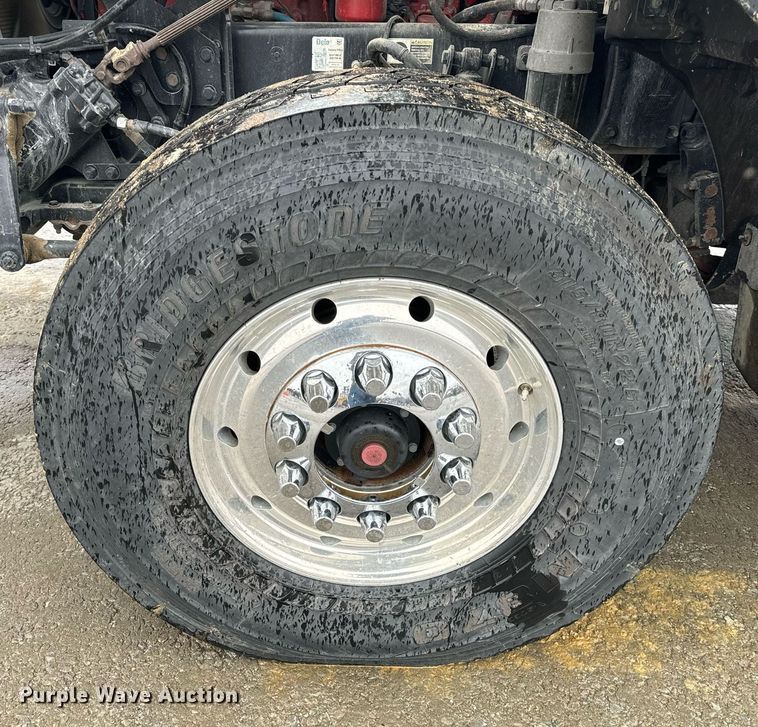 image for item NM9071 2012 Kenworth T800  semi truck