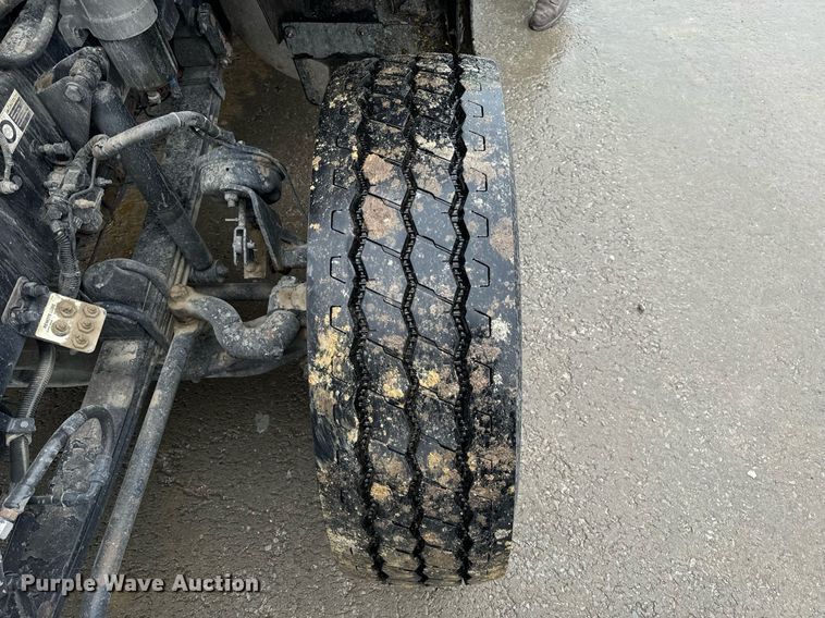 image for item NM9071 2012 Kenworth T800  semi truck