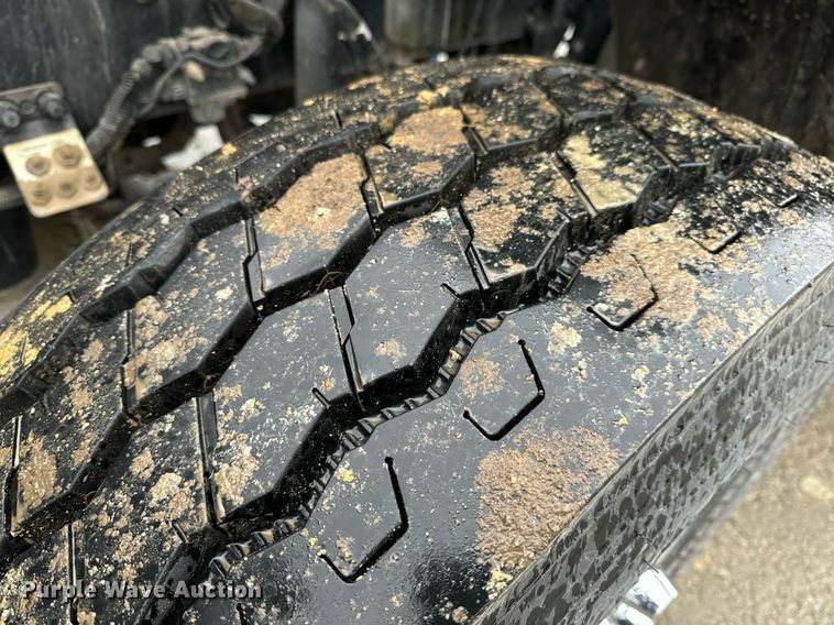 image for item NM9071 2012 Kenworth T800  semi truck