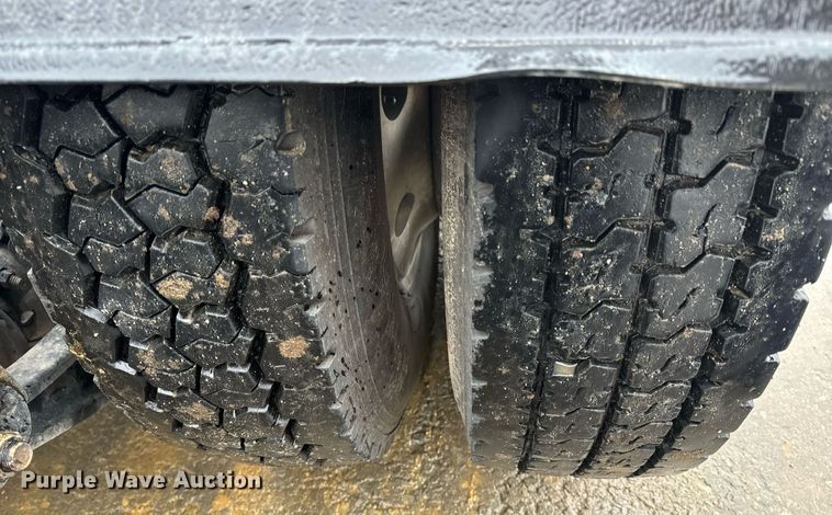 image for item NM9071 2012 Kenworth T800  semi truck