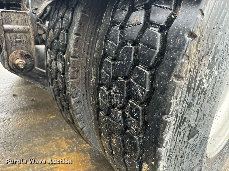 image for item NM9071 2012 Kenworth T800  semi truck