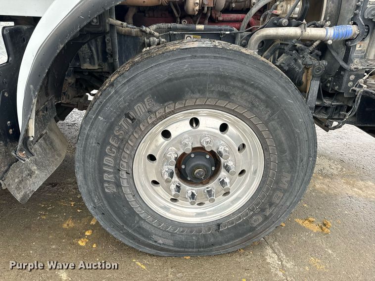 image for item NM9071 2012 Kenworth T800  semi truck