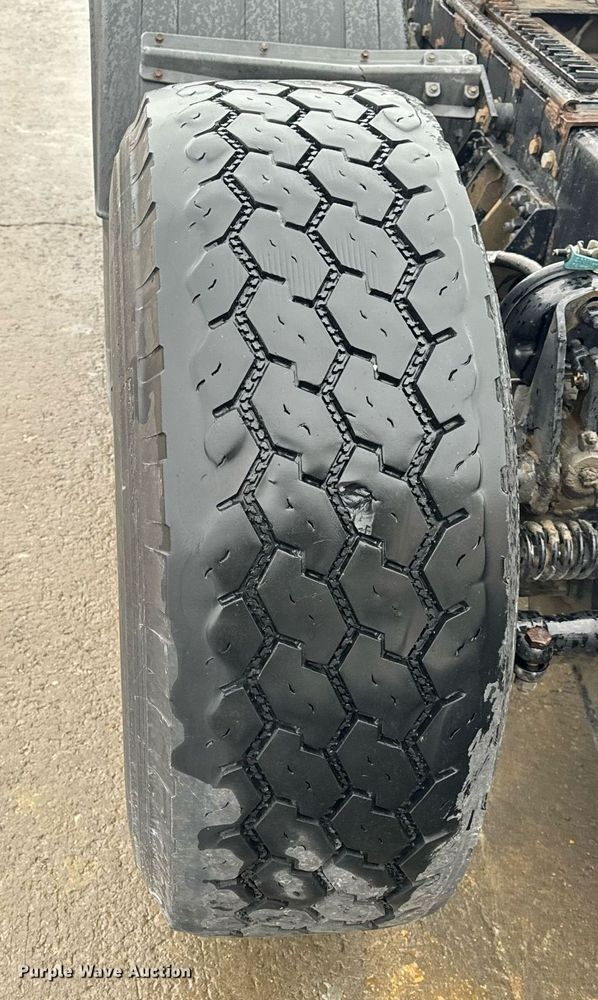 image for item NM9071 2012 Kenworth T800  semi truck