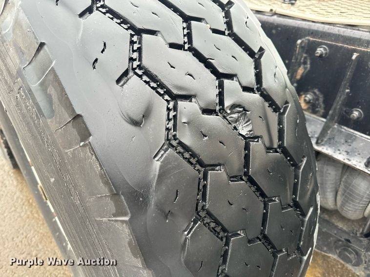 image for item NM9071 2012 Kenworth T800  semi truck