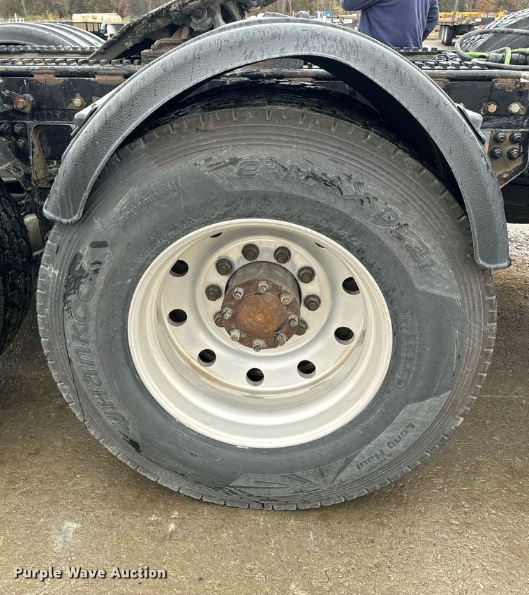 image for item NM9071 2012 Kenworth T800  semi truck