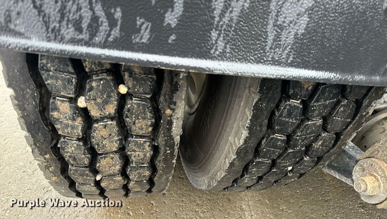 image for item NM9071 2012 Kenworth T800  semi truck