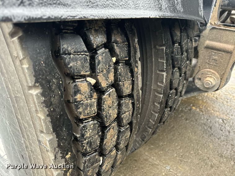 image for item NM9071 2012 Kenworth T800  semi truck