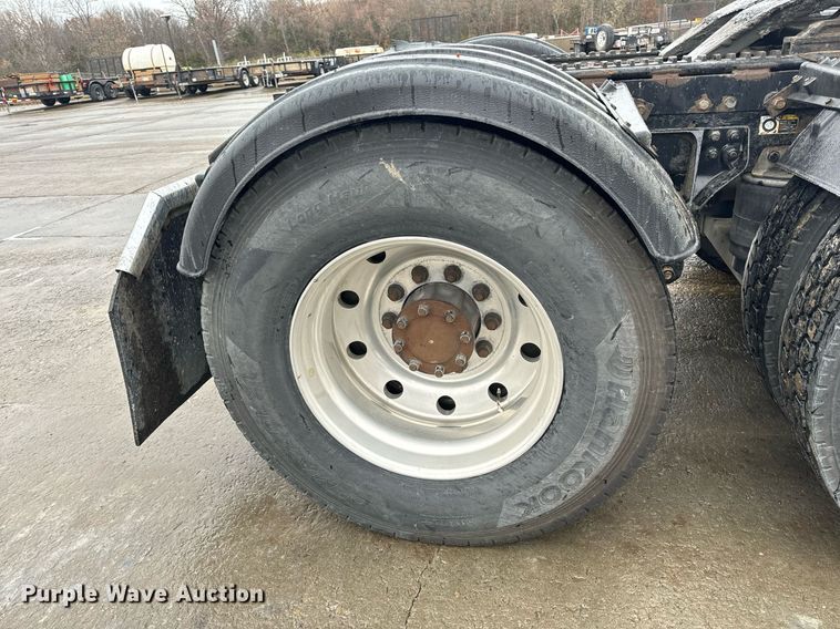 image for item NM9071 2012 Kenworth T800  semi truck