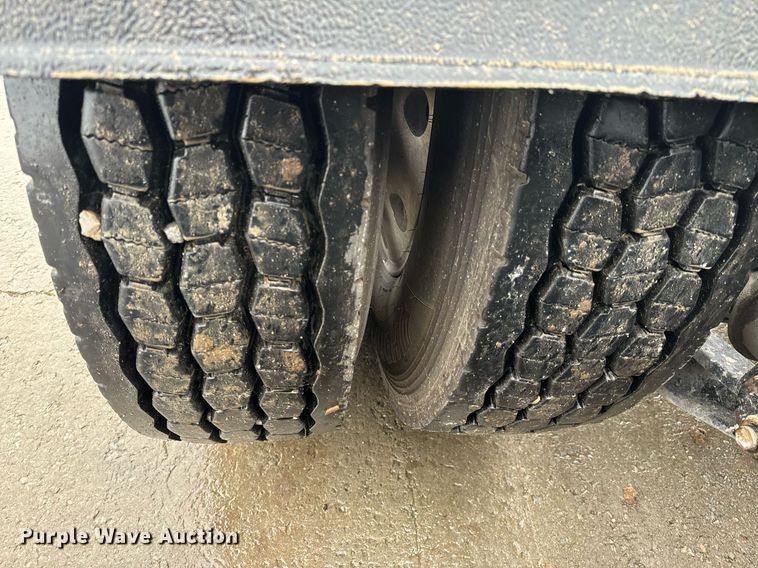 image for item NM9071 2012 Kenworth T800  semi truck