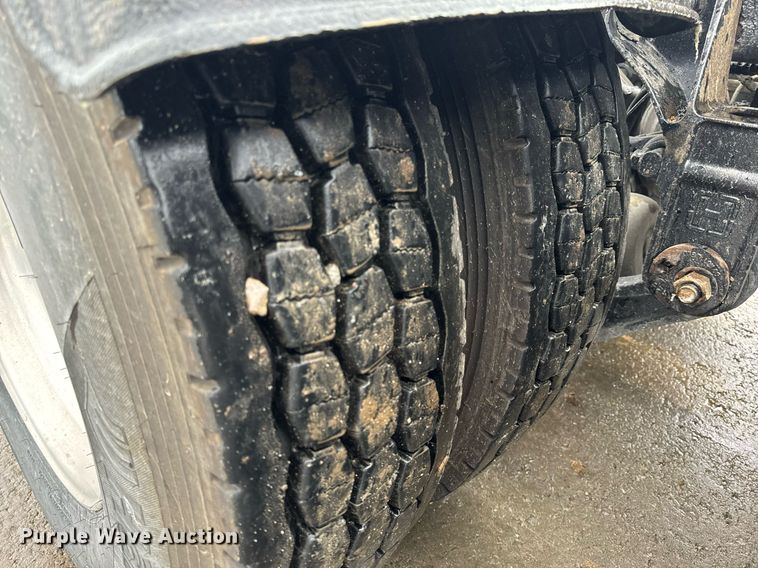 image for item NM9071 2012 Kenworth T800  semi truck