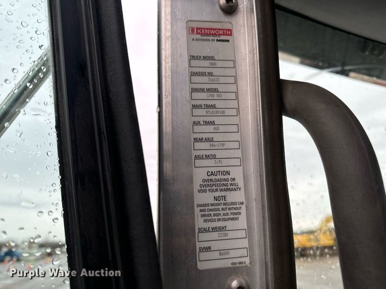 image for item NM9071 2012 Kenworth T800  semi truck