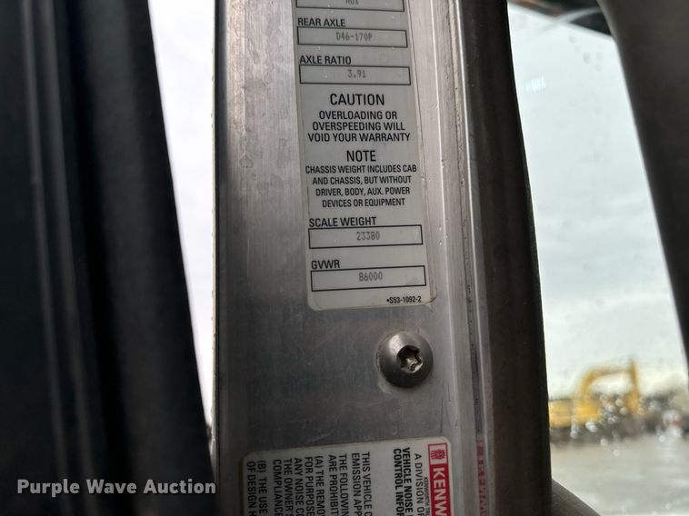 image for item NM9071 2012 Kenworth T800  semi truck