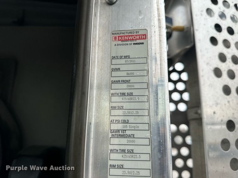 image for item NM9071 2012 Kenworth T800  semi truck