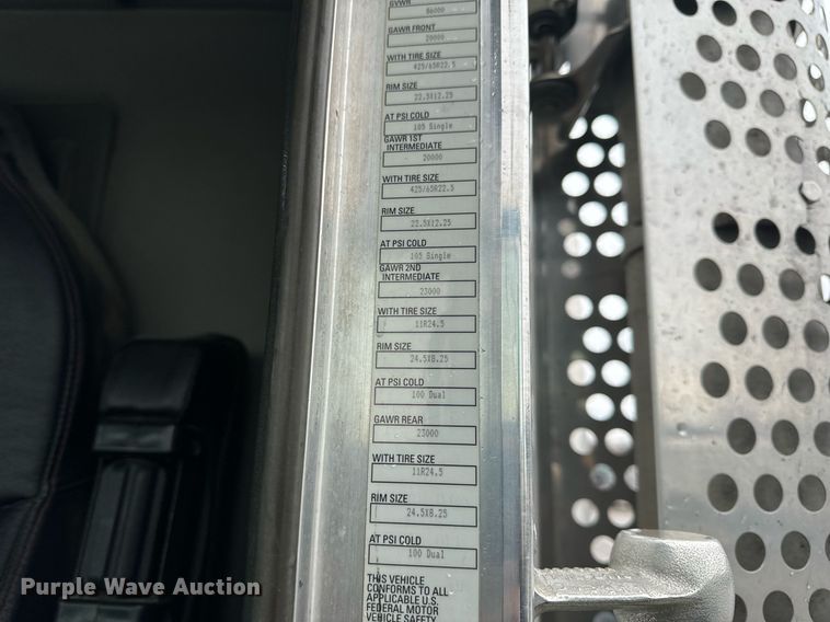 image for item NM9071 2012 Kenworth T800  semi truck