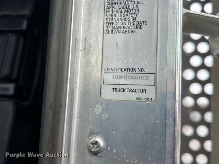 image for item NM9071 2012 Kenworth T800  semi truck