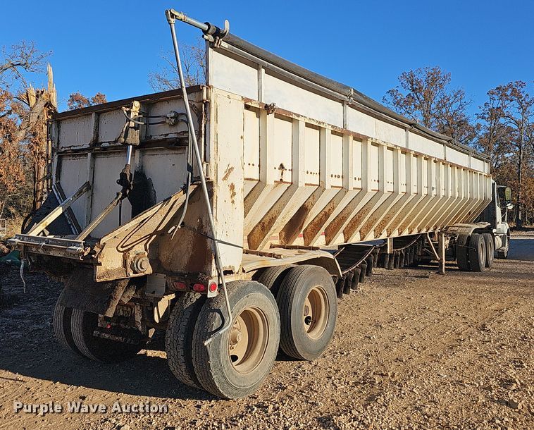 image for item NP9129 1997 Red River  live bottom trailer