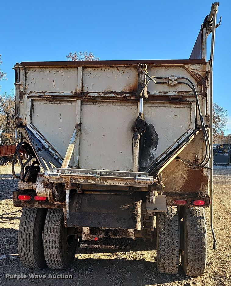 image for item NP9129 1997 Red River  live bottom trailer