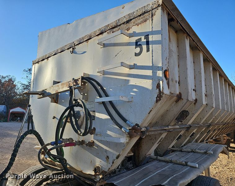 image for item NP9129 1997 Red River  live bottom trailer