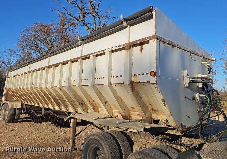 image for item NP9129 1997 Red River  live bottom trailer