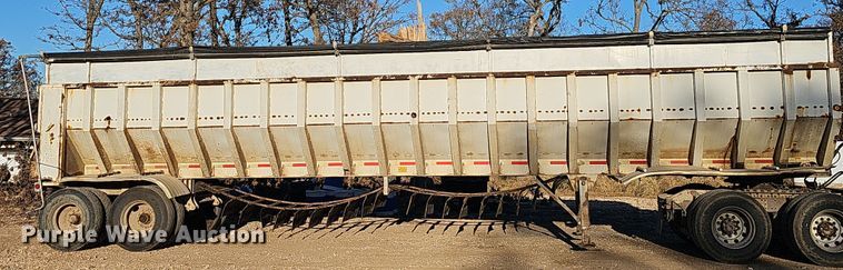 image for item NP9129 1997 Red River  live bottom trailer