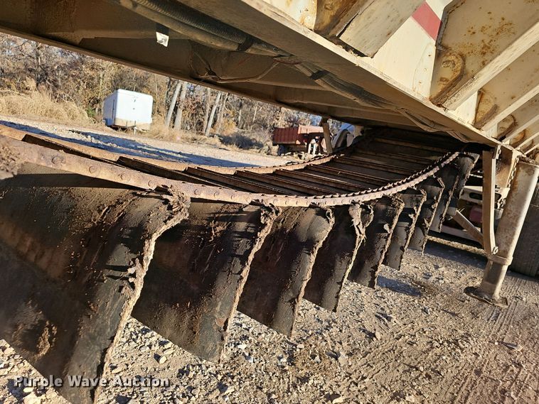 image for item NP9129 1997 Red River  live bottom trailer