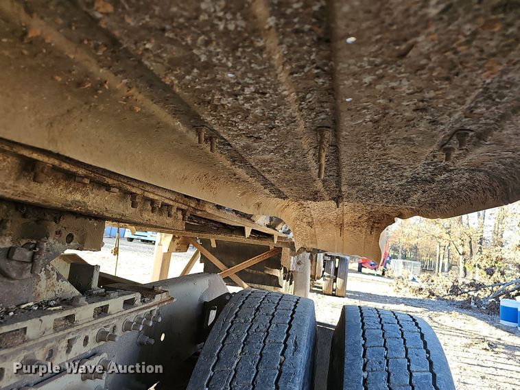 image for item NP9129 1997 Red River  live bottom trailer