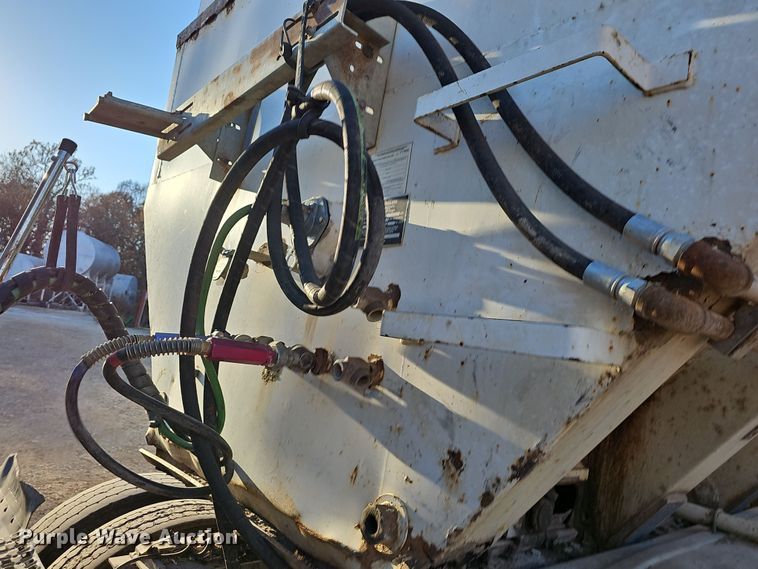 image for item NP9129 1997 Red River  live bottom trailer