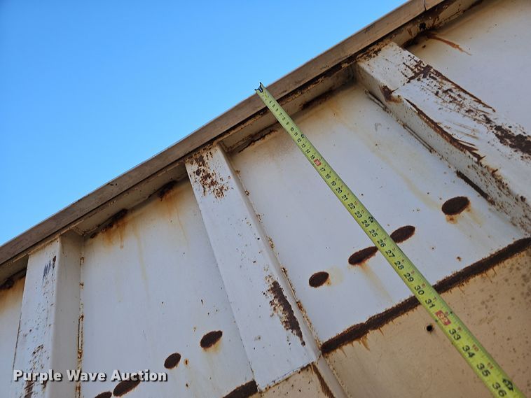 image for item NP9129 1997 Red River  live bottom trailer