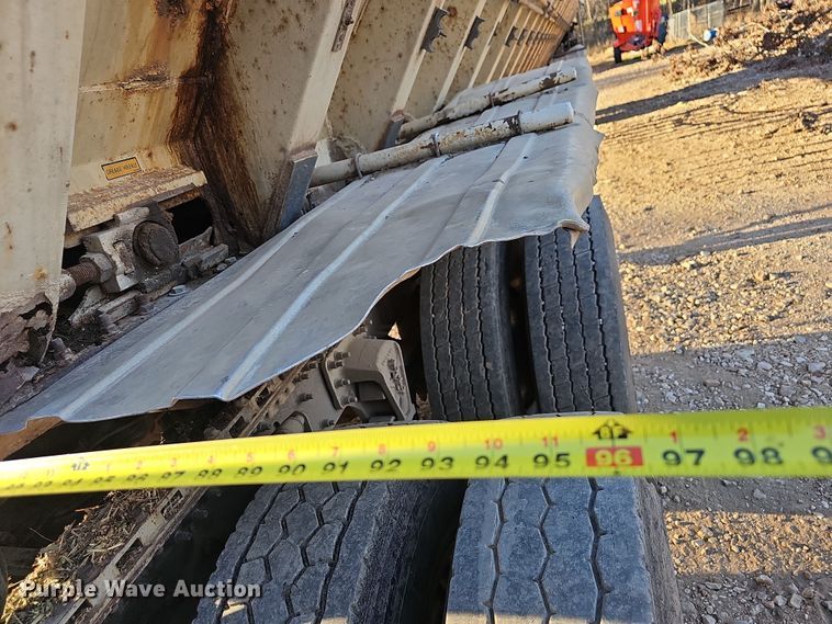 image for item NP9129 1997 Red River  live bottom trailer