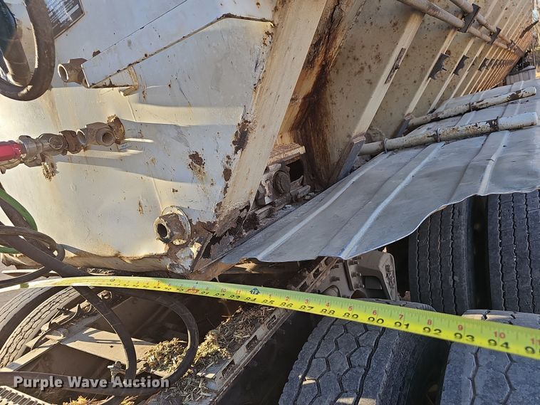 image for item NP9129 1997 Red River  live bottom trailer