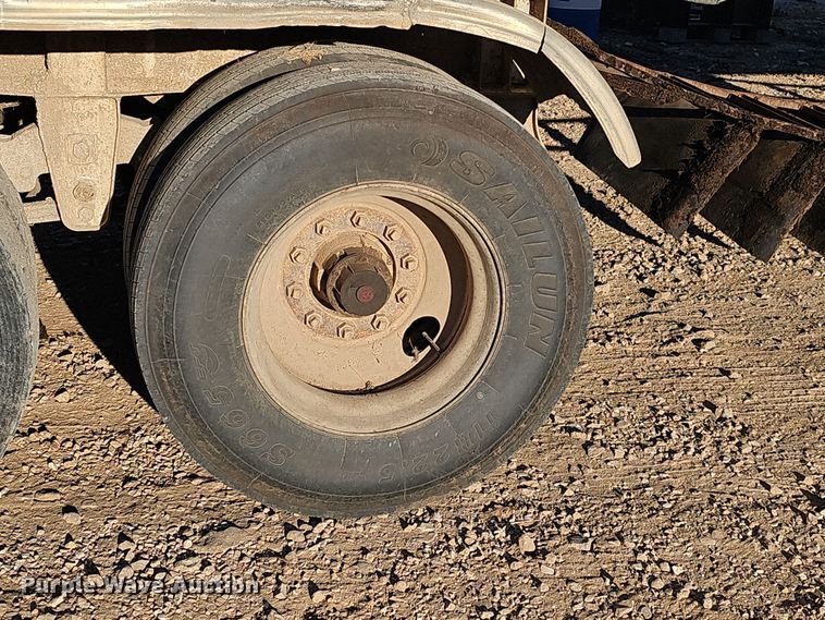 image for item NP9129 1997 Red River  live bottom trailer