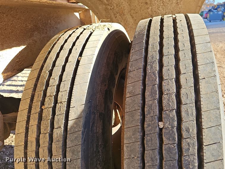 image for item NP9129 1997 Red River  live bottom trailer