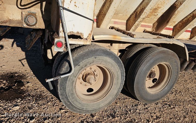 image for item NP9129 1997 Red River  live bottom trailer