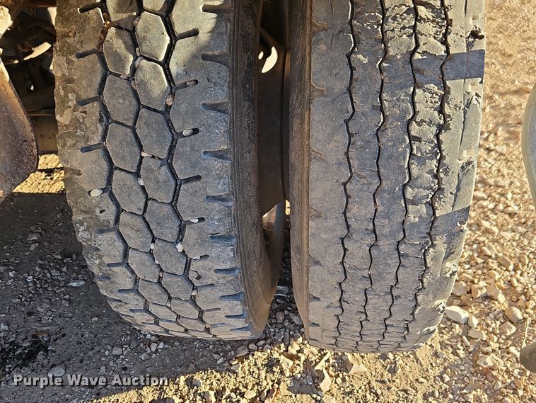 image for item NP9129 1997 Red River  live bottom trailer