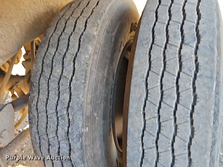 image for item NP9129 1997 Red River  live bottom trailer