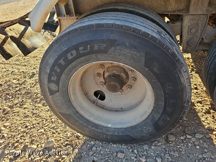 image for item NP9129 1997 Red River  live bottom trailer