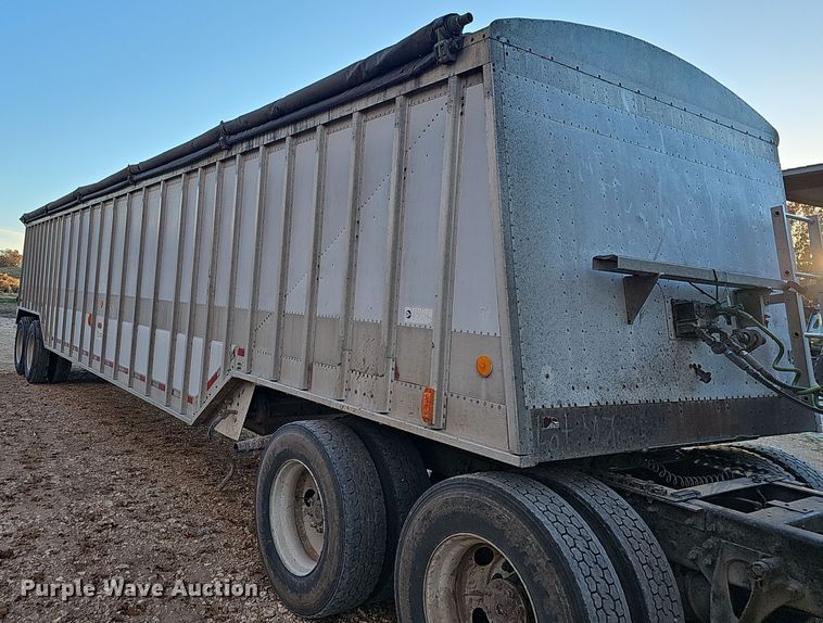 image for item NP9135 1986 Truck Equipment Services 800AS-102585-2338  grain trailer