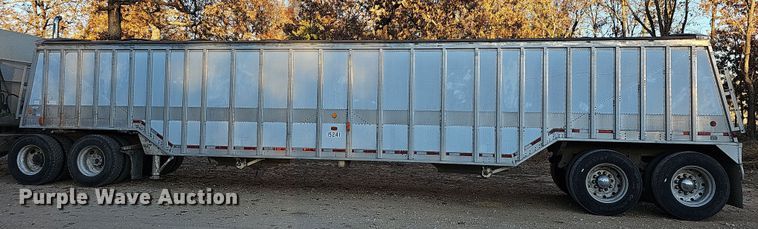 image for item NP9135 1986 Truck Equipment Services 800AS-102585-2338  grain trailer