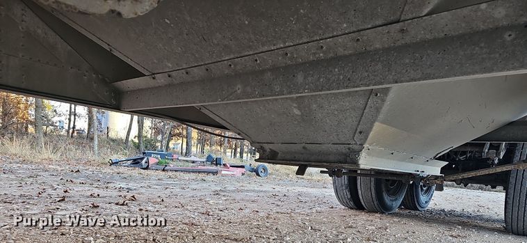 image for item NP9135 1986 Truck Equipment Services 800AS-102585-2338  grain trailer