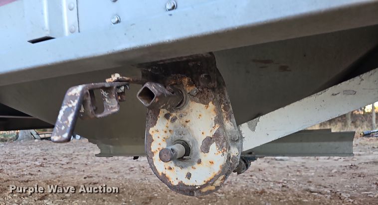image for item NP9135 1986 Truck Equipment Services 800AS-102585-2338  grain trailer
