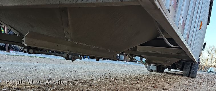 image for item NP9135 1986 Truck Equipment Services 800AS-102585-2338  grain trailer
