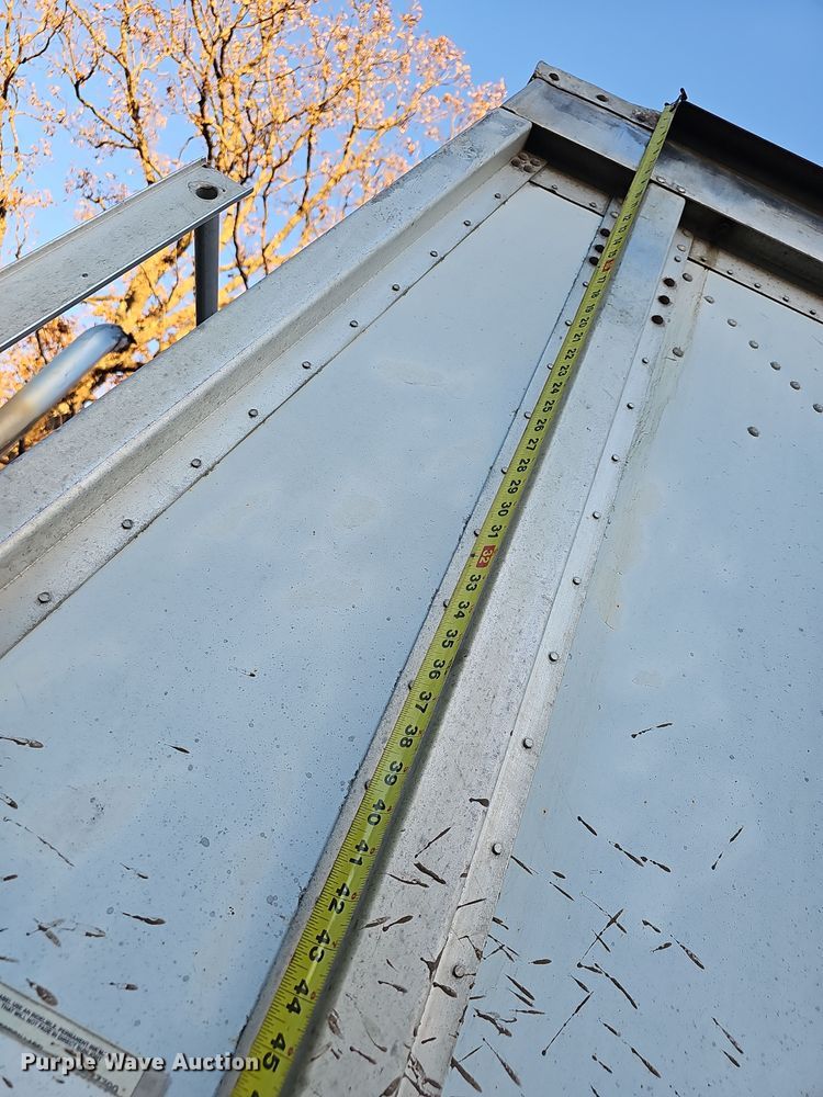 image for item NP9135 1986 Truck Equipment Services 800AS-102585-2338  grain trailer