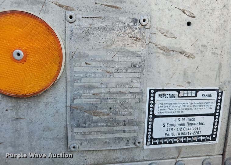 image for item NP9135 1986 Truck Equipment Services 800AS-102585-2338  grain trailer