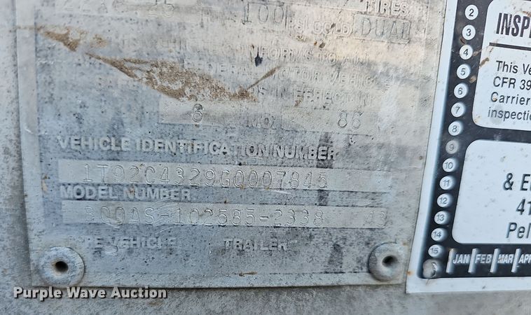 image for item NP9135 1986 Truck Equipment Services 800AS-102585-2338  grain trailer