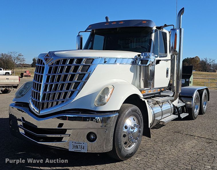 image for item NP9235 2011 International Lonestar  semi truck