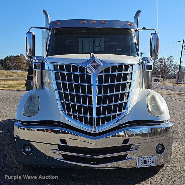 image for item NP9235 2011 International Lonestar  semi truck
