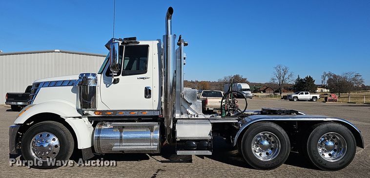 image for item NP9235 2011 International Lonestar  semi truck