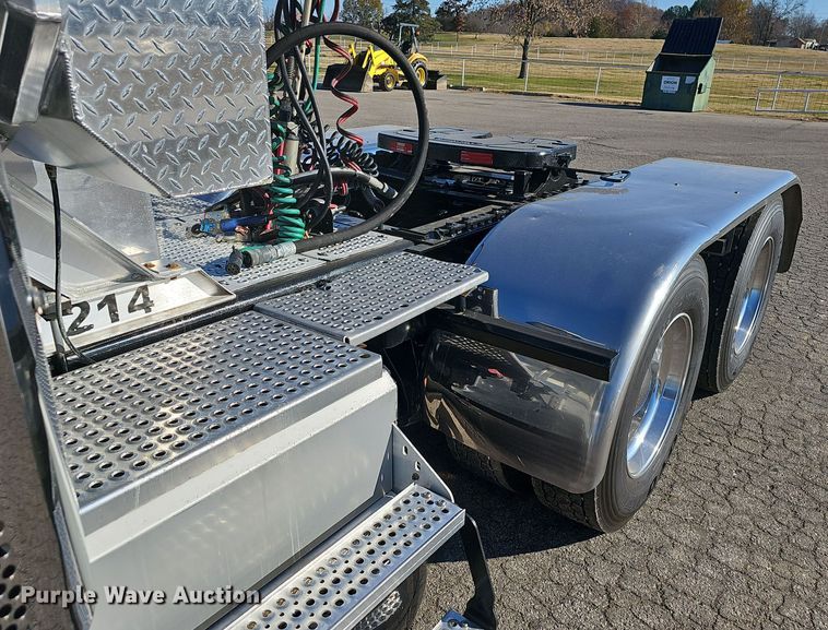 image for item NP9235 2011 International Lonestar  semi truck