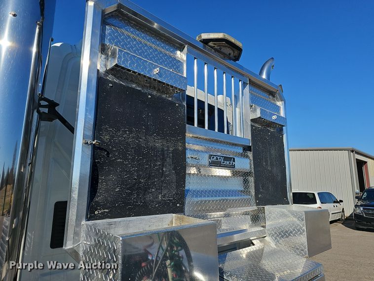 image for item NP9235 2011 International Lonestar  semi truck