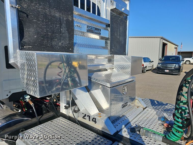 image for item NP9235 2011 International Lonestar  semi truck